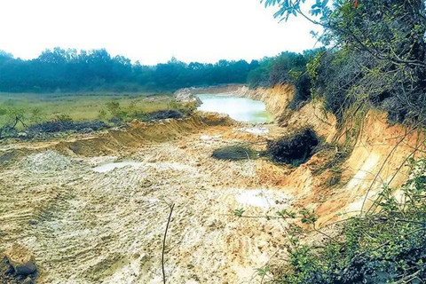 深入打好污染防圖治攻堅戰，集中攻克老百姓身邊的突出生態環境問題